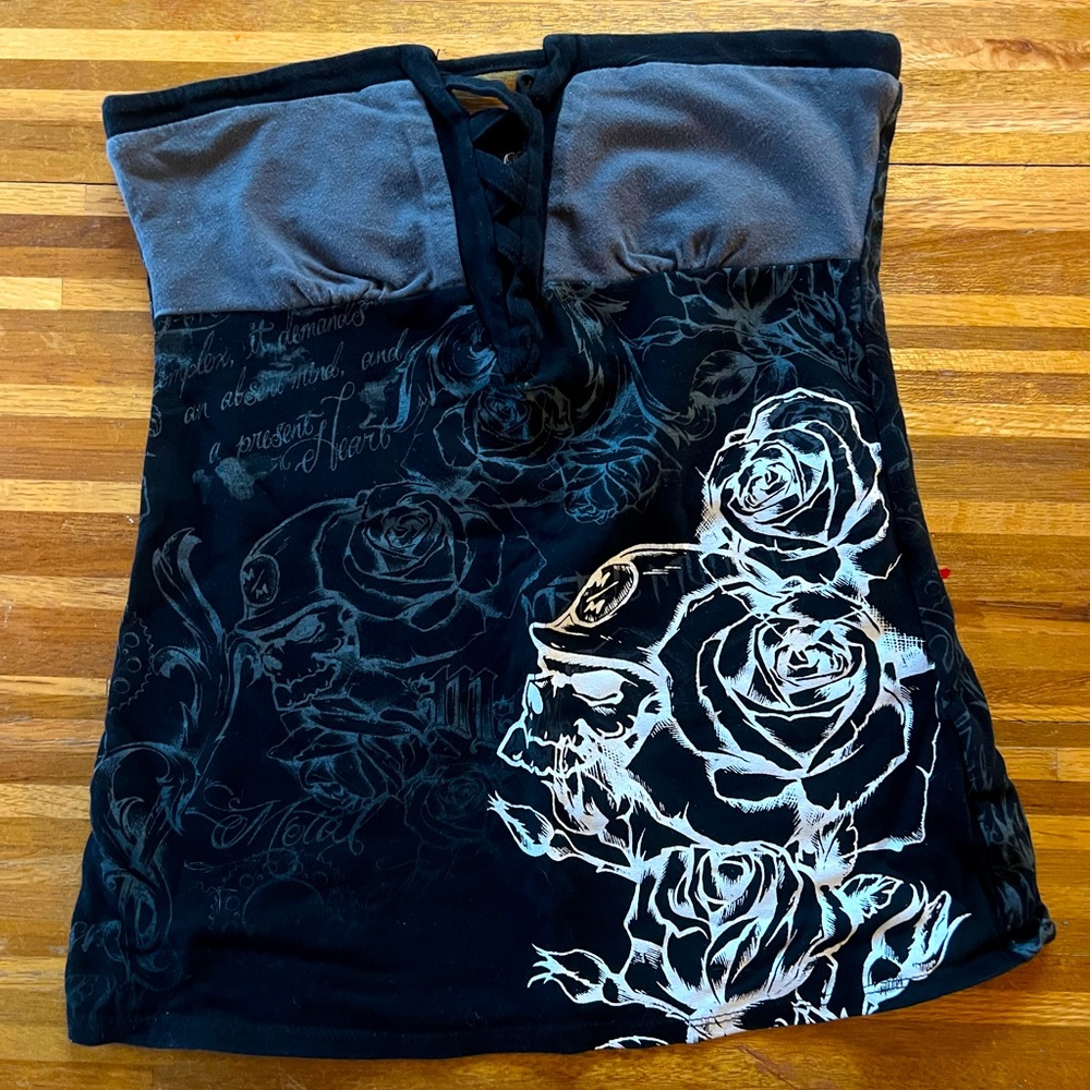 Medium strapless top